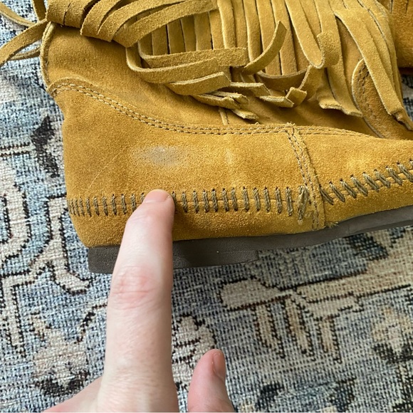 MINNETONKA 3-Layer Fringe Boot Size 10 - Picture 8 of 10